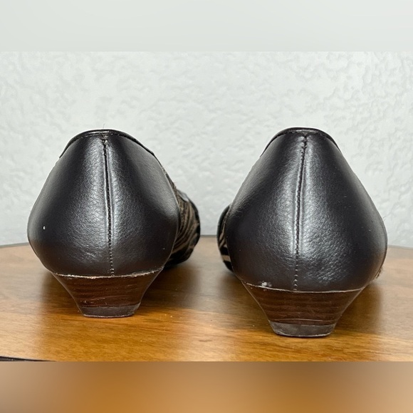 291. Nine West Leopard Print Low Pump Size 7 - Picture 5 of 7